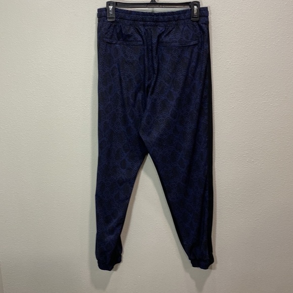 Athleta Brooklyn jogger snakeskin print blue black - Picture 6 of 9